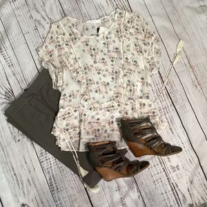 17. ASTR Cream Floral Blouse NWT Size Large